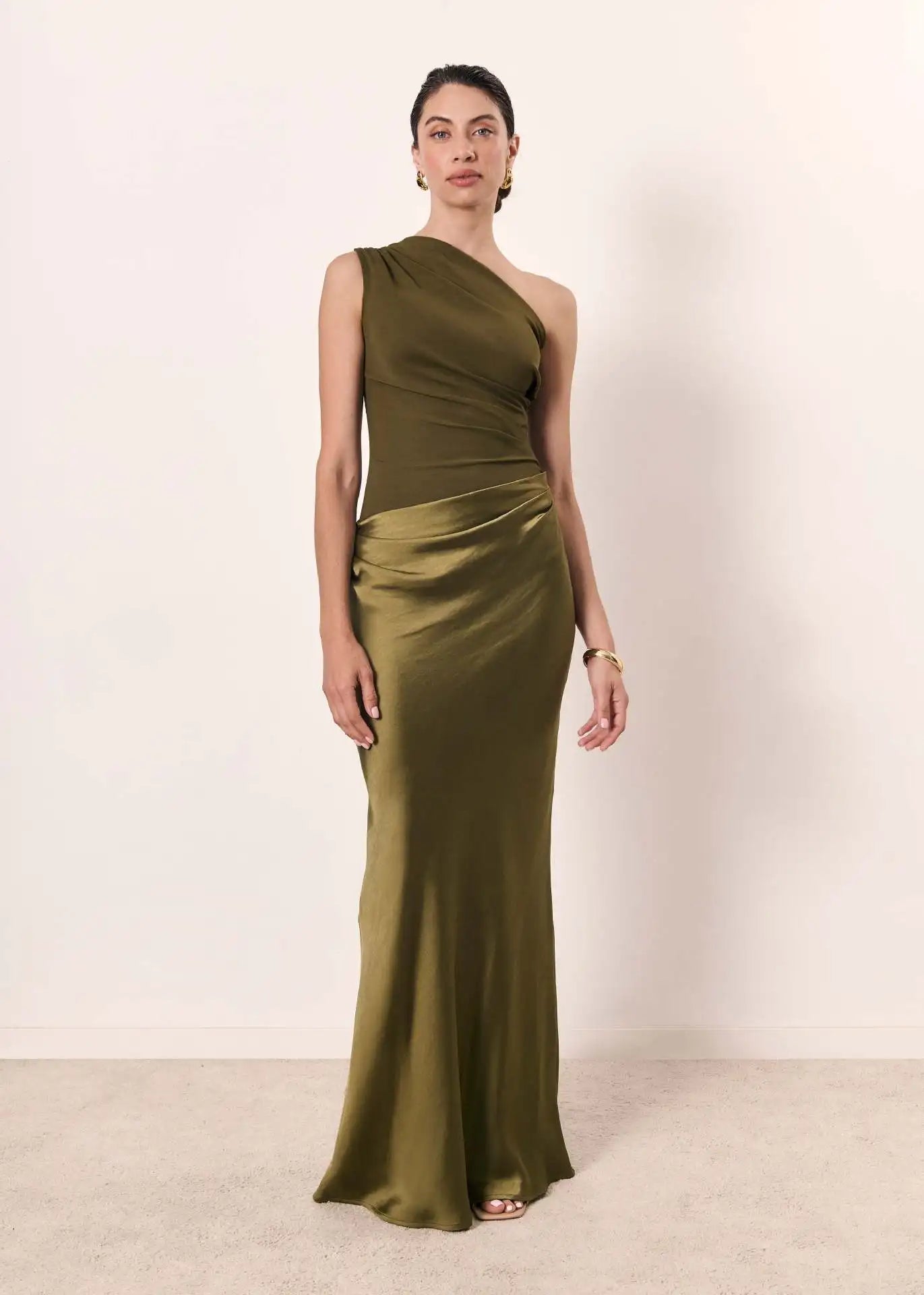 Amber™ – Robe Longue en Satin à Une Épaule