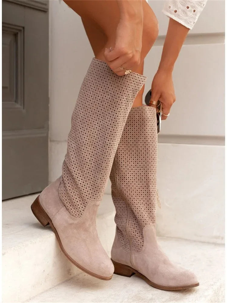 Camille – Bottes Hautes en Daim Souple à Talon Plat