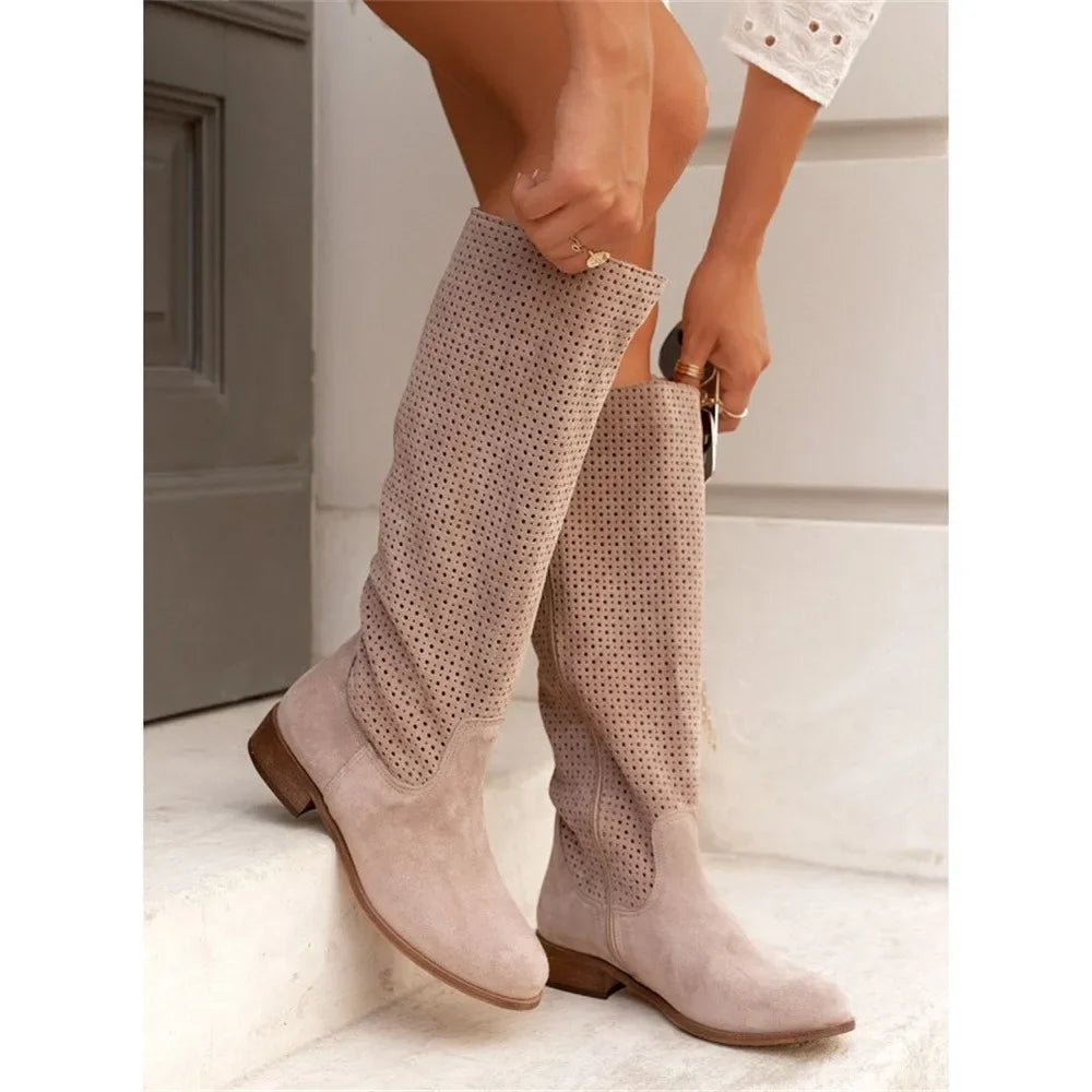 Camille – Bottes Hautes en Daim Souple à Talon Plat