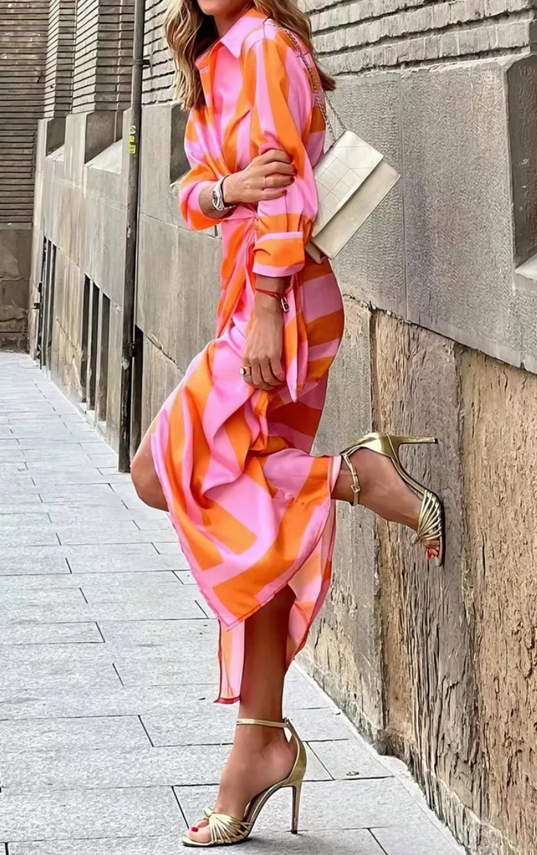 Noelia – Robe Portefeuille Élancée à Rayures Élégantes