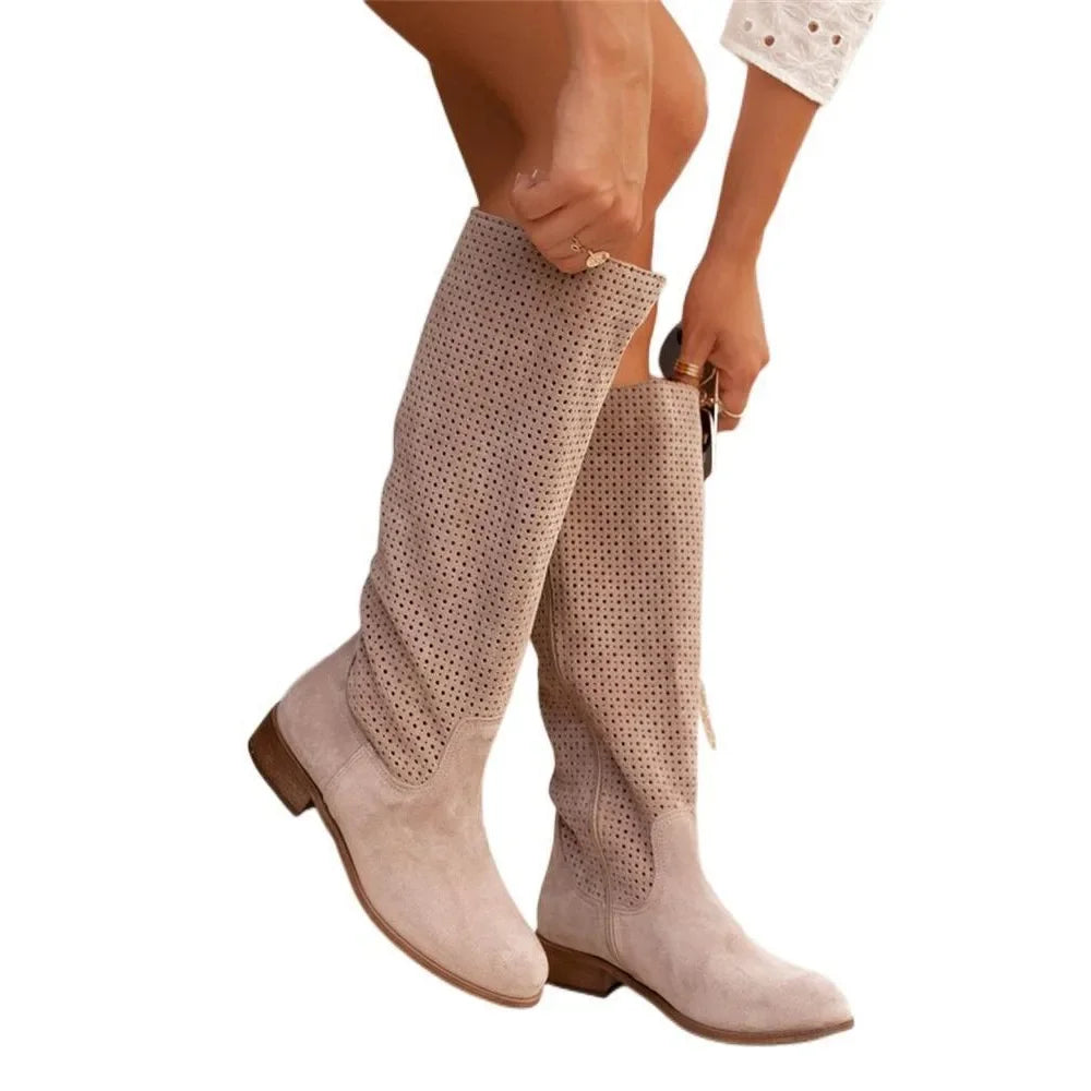 Camille – Bottes Hautes en Daim Souple à Talon Plat